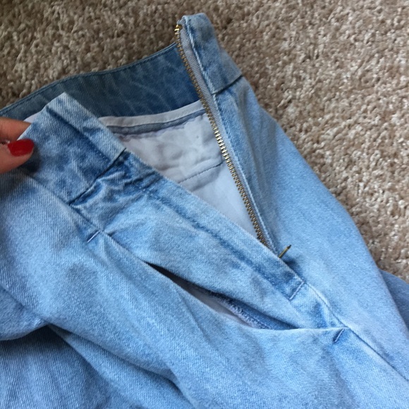 Wide leg jeans with side zipper - Picture 4 of 5